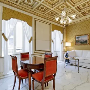 Elegant Nearby Trevi Fountain Apartment
